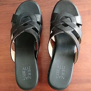 Naturalizer like new black sandals 9M